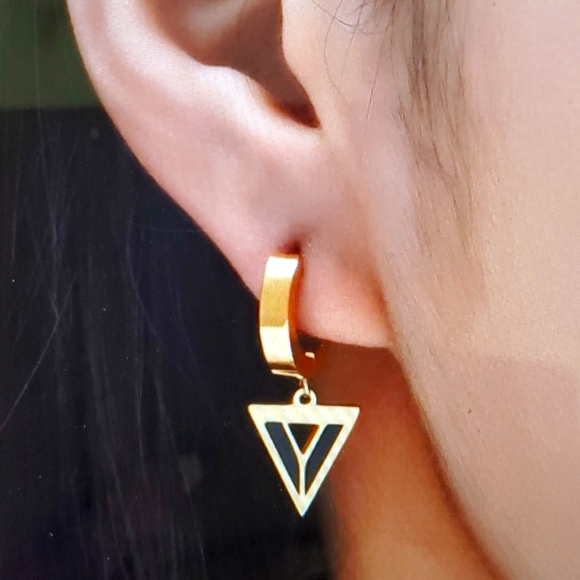 18k Gold Plated Hoop earrings geometric design - Picture 4 of 5